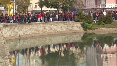 "Сини" и "червени" фенове с шествия към стадиона преди вечното дерби
