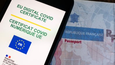 Къде и кога "зеленият сертификат" се превръща във ваксинационен