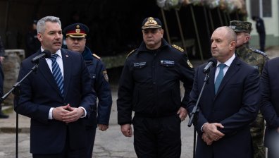 Австрийският канцлер и Радев инспектираха охраната на границата край Елхово