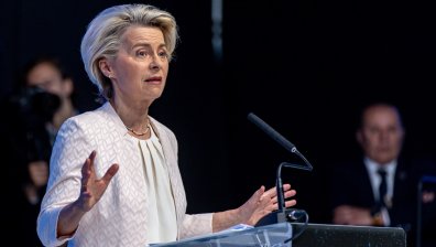 Фон дер Лайен: Страните от НАТО да въоръжат Украйна, преди да стане част от Алианса