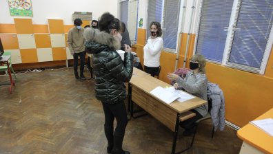 От РИК Бургас предлагат в изборните секции да има поне един учител