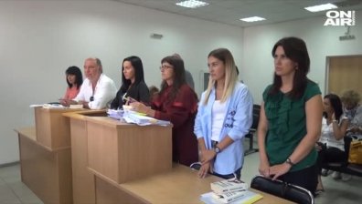 Гражданският иск за 2000 лева срещу Габриела Медарова беше прекратен