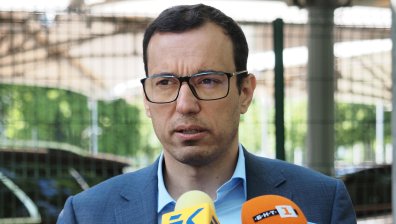 Започна премахването на чадърите на "Капитолия", Терзиев със силни думи