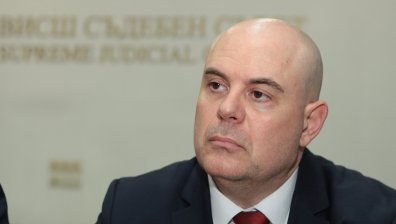 Гешев: Прокуратурата не се притеснява да разследва Доган, Пеевски