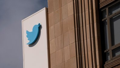 Twitter: Бордът на директорите "все още" оценява предложението на Мъск