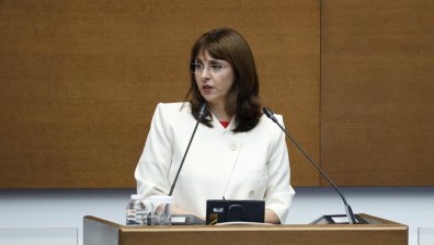 Ефремова: Стремим се минималната заплата да е максимално близо до горната граница