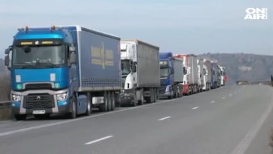 Близо 10-километрова опашка от камиони на ГКПП "Кулата"
