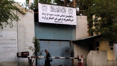 "Mакар да имам тяло, не живея": Момичета ходят в тайно училище в Кабул