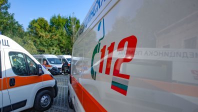 Автомобил без шофьор самокатастрофира до пълно с хора заведение в Търново