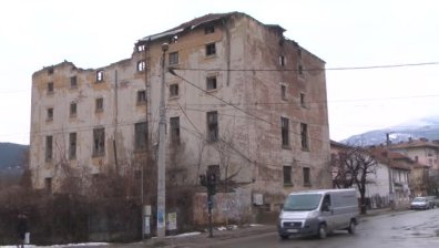 Бивш тютюнев склад създава опасност за жителите на Кюстендил