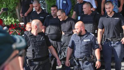 Прокуратурата запозна Божков с повдигнатите обвинения, какво следва?