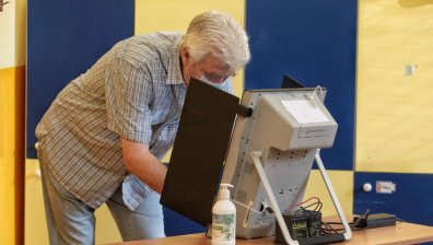 Избори 2 в 1 ще са два пъти по-евтини, но гласуването с машина ще се удължи