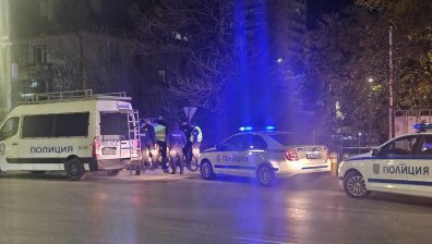 Заловиха бус с мигранти до летище София (ВИДЕО)