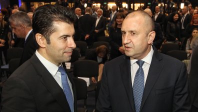 Радев връчва първия мандат за съставяне на правителство