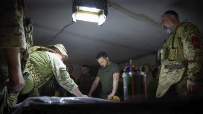 Зеленски посети фронтовата линия в Източна Украйна