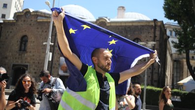 Протест след нахлуването на прокуратурата в президентството (+СНИМКИ)