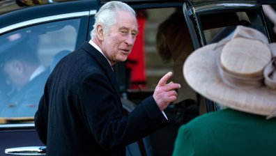 Протестиращи антимонархисти провокираха крал Чарлз III с плакати "Не е моят крал"