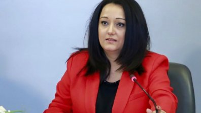 Лиляна Павлова спря санирането...временно