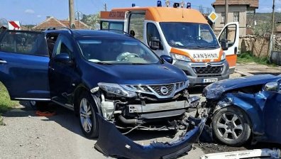 Катастрофа с пострадали между две коли в Монтанско