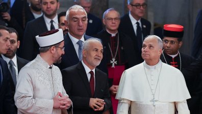 Папа Лъв XIV с историческо посещение на Синята джамия в Истанбул