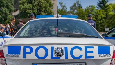 Костюмиран измамник ограби 2 възрастни жени пред банка в Стара Загора