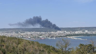 Голям пожар избухна във Варна