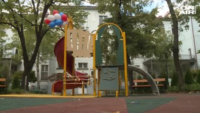 "Пирогов" се сдоби с красива детска площадка