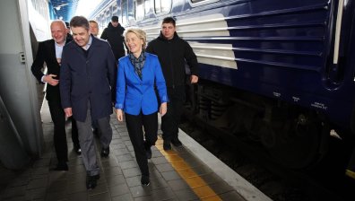 Фон дер Лайен пристигна с влак в Киев, изчетка Володимир Зеленски (ОБНОВЕНА)