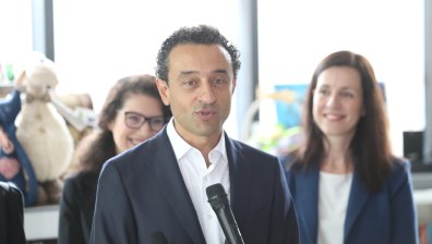 Даниел Лорер - външен министър, Николай Денков остава начело на МОН?