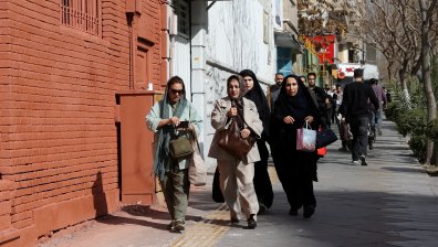 Войната в Близкия Изток: Хора напускат панически Техеран, Израел затвори училища