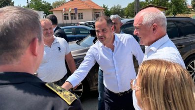 Депутати поискаха оставката на Калин Стоянов заради пожарите