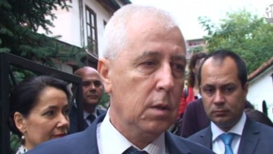 Правителство и опозиция категорични: Николай Петров прибърза с оставката