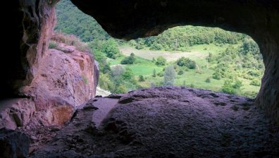 Угасващи съкровища: Скалният манастир в Крепча