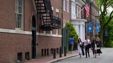 САЩ анулират визите на китайски студенти