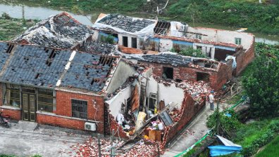 Най-малко 5 са жертвите на опустошителното торнадо в Китай