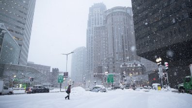 Мощна снежна буря уби двама души в Ню Йорк