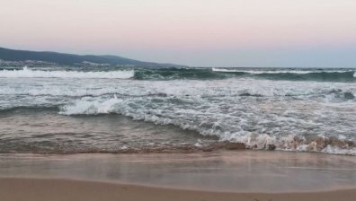 Горещ петък с температури до 38&deg; и вълни по морето до 2,5 м
