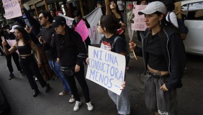 Живот на ръба в Мексико Сити: Таксита само за жени насред убийства и отвличания