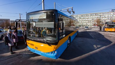 Увеличават заплатите на работещите в градския транспорт, СО с призив към партиите