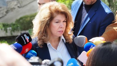 Йотова: Хората едвам свързват двата края, време е да изплуваме от кризата