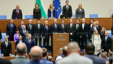 Кабинетът "Радев" положи клетва, опозицията скочи в парламента с остри реплики