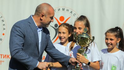 Радев: Масовият спорт е важен в борбата с обездвижването, алкохола и наркотиците сред децата