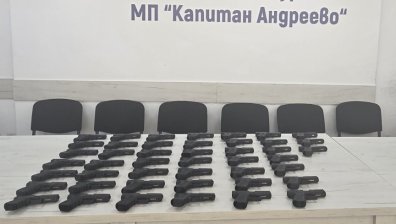 На "Капитан Андреево" откриха 45 бойни пистолета, укрити в камион от Турция