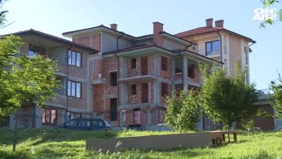 Майки от Асеновград протестираха за запазване на зелена площ