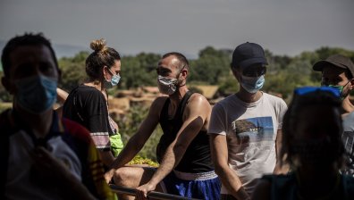 Сръбски имунолог: Ако всички носим маски, сме до 99% защитени от вируса