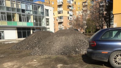Helpbook алармира: Междублоково пространство стана на сметище