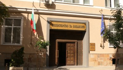 Излишъкът в хазната се стопил със 726 млн. лева за месец