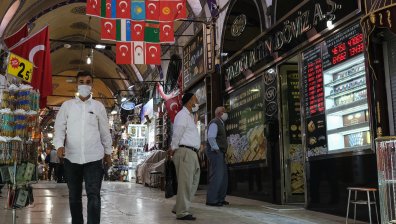 Турската лира удари ново дъно, инфлацията продължава да расте