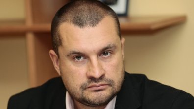 Радев освободи началника на кабинета си Калоян Методиев