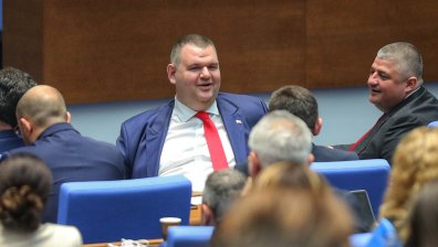 Пеевски призова ПП-ДБ да дадат обяснение за скандала с евродепутата Никола Минчев